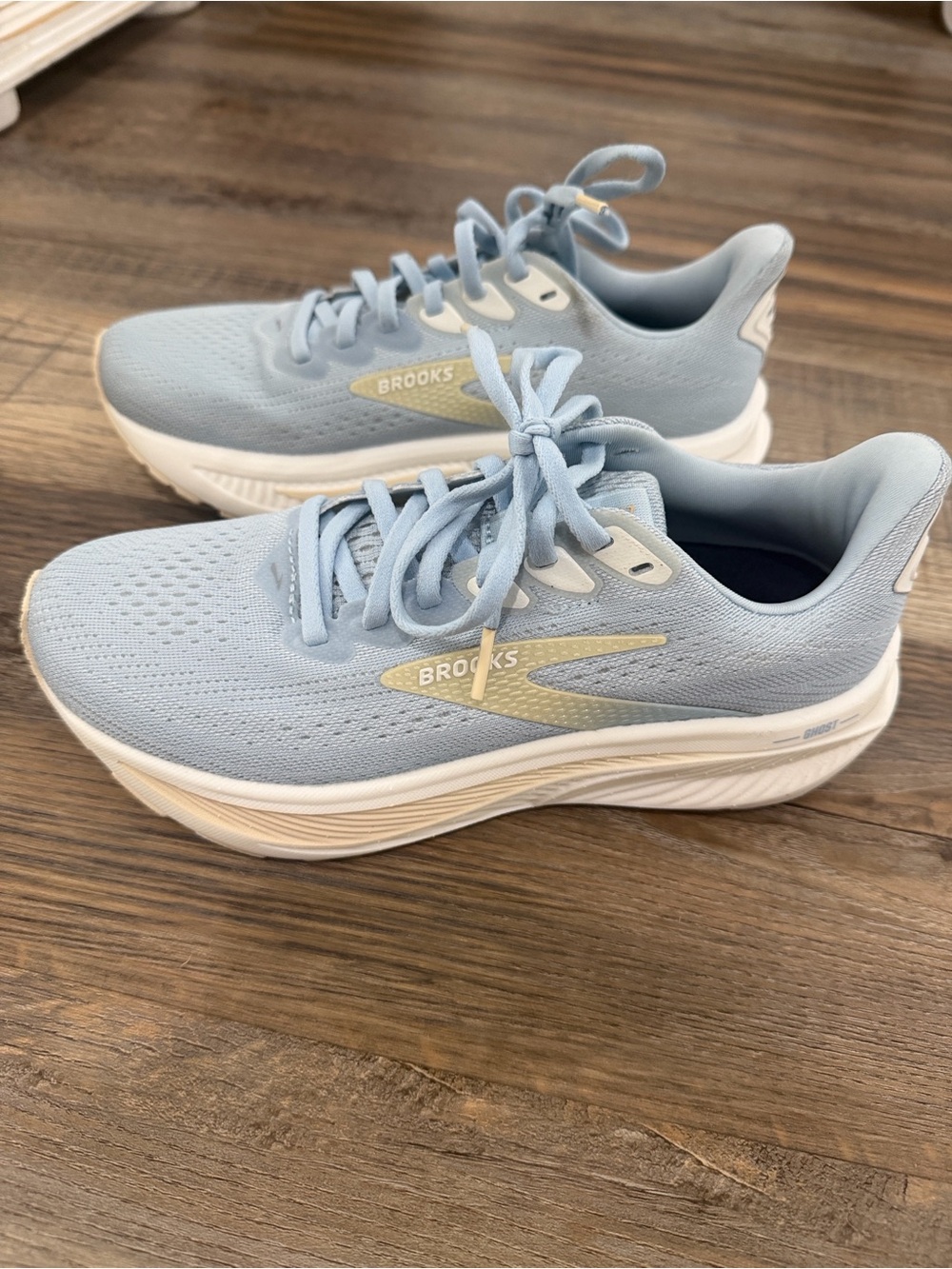 Brooks Ghost 17 Women's Light Blue Running Sneakers. Worn one time